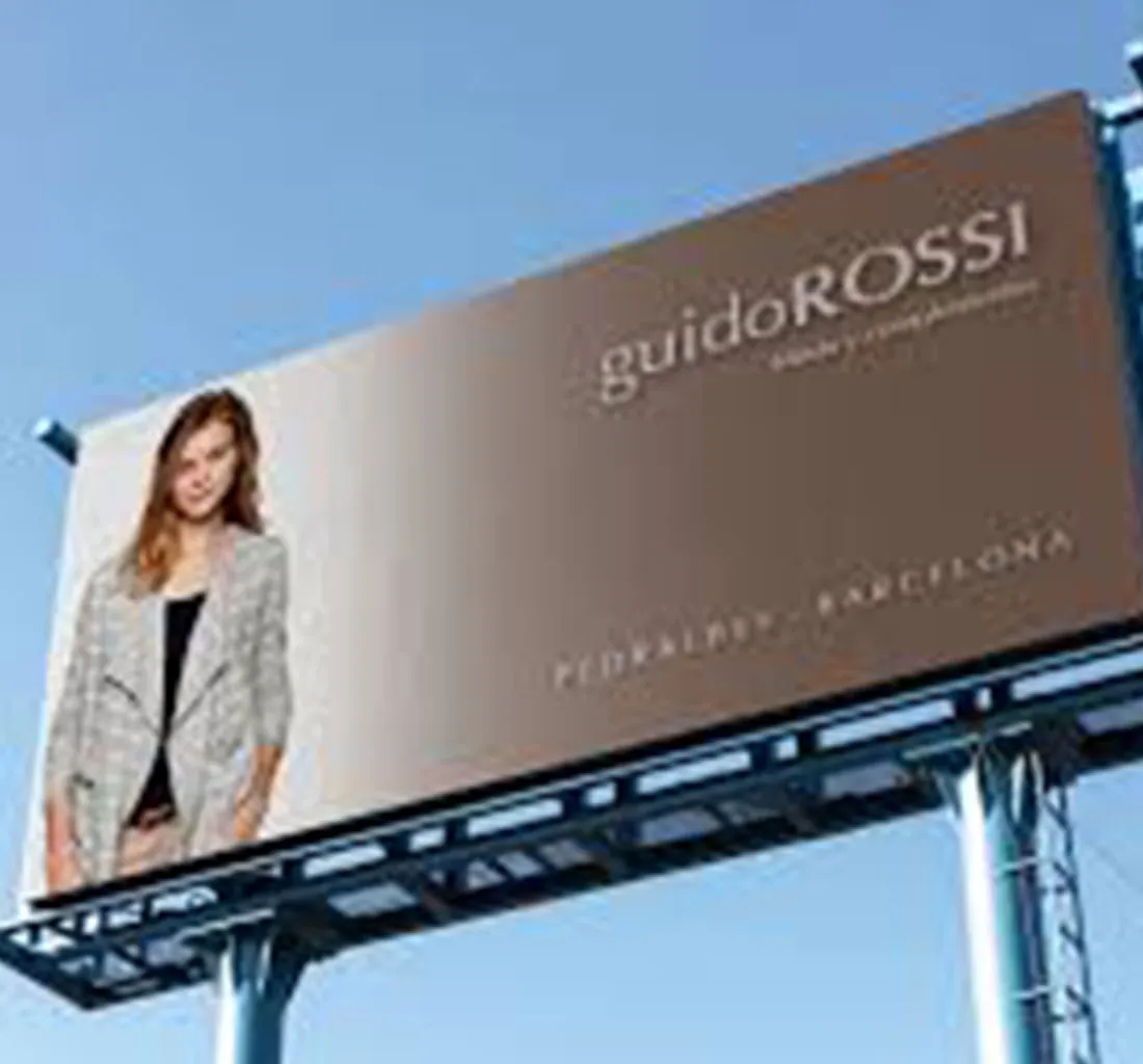 Anuncio espectacular como parte de una estrategia de publicidad OOH